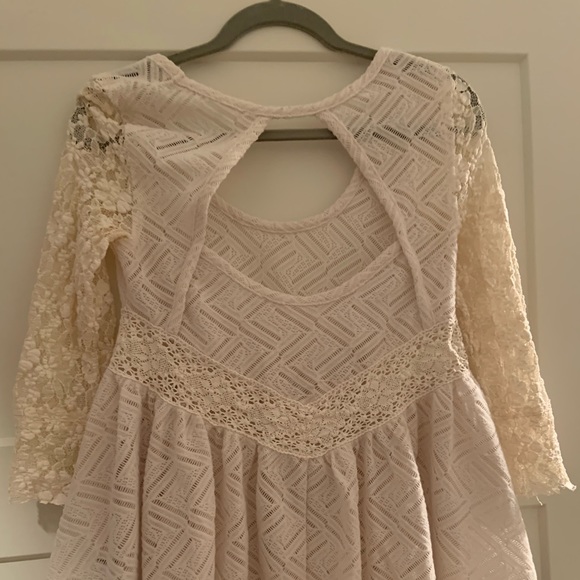 Quarter sleeve, lace, open back free people top - Picture 2 of 3